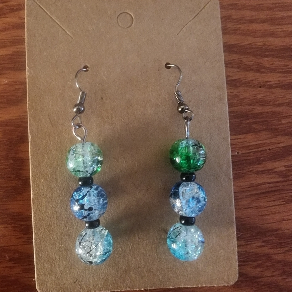 Elegant Blue and Green Beaded Bracelet with Glossy Finish - Picture 8 of 10